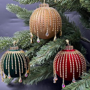 Dark Red christmas baubles with rhinestones. Cost for 1 pcs. Gold Xmas ornaments. Green bulbs for Xmas tree in the gift box.